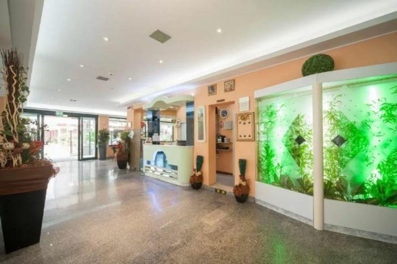 Hotel Gemini Ρίμινι Εξωτερικό φωτογραφία