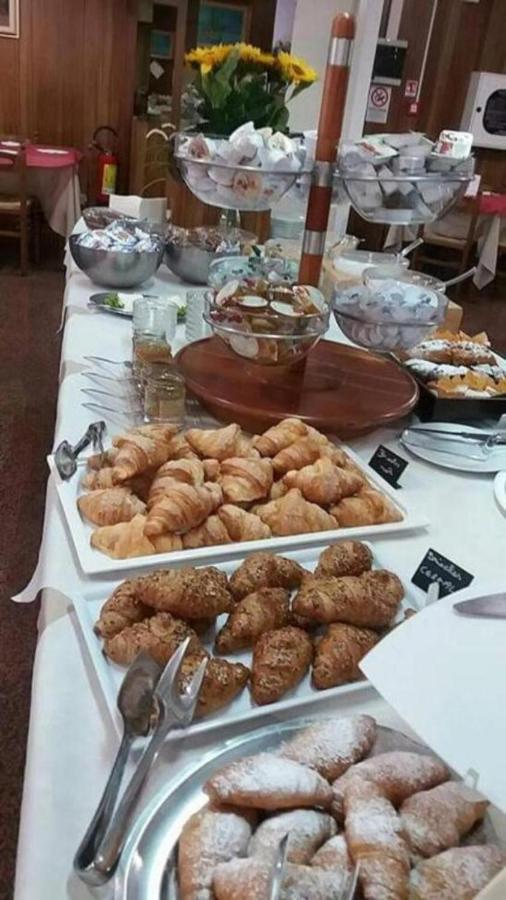 Hotel Gemini Ρίμινι Εξωτερικό φωτογραφία