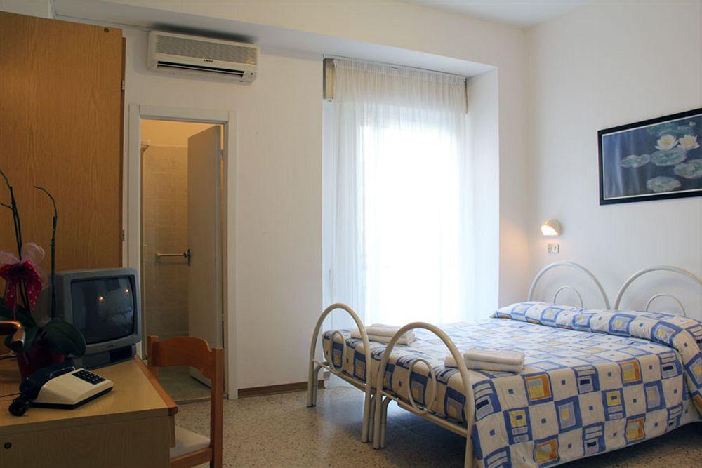 Hotel Gemini Ρίμινι Εξωτερικό φωτογραφία