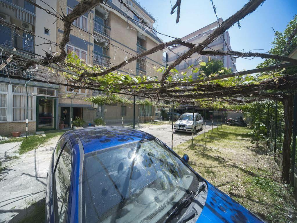 Hotel Gemini Ρίμινι Εξωτερικό φωτογραφία